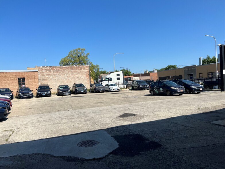 More Photos Of 4516 N Elston Ave, Chicago Service For Sale