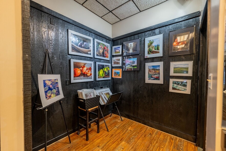 More Photos Of 733-735 Allegheny River Blvd, Verona Storefront For Sale