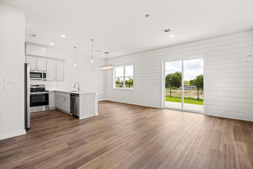 More Photos Of 710 N Sycamore St, Hico Apartments For Sale