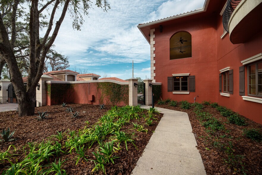 More Photos Of 2420 Brunello Trace, Lutz Loft Creative Space For Sale