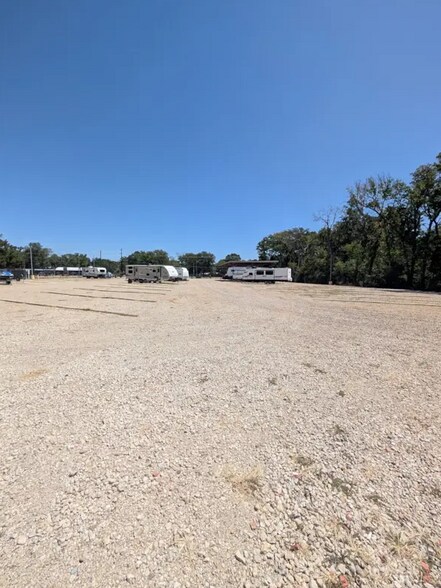 More Photos Of 1204 N Tool Dr, Tool Trailer Camper Park For Sale