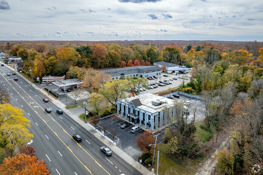 More Photos Of 308 W Main St, Smithtown Loft Creative Space For Lease