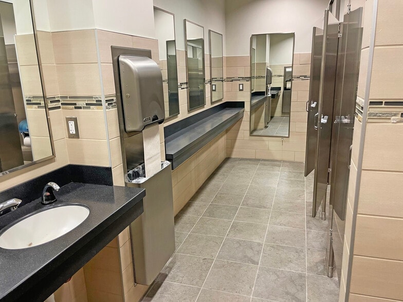 More Photos Of 21700 Northwestern Hwy, Southfield Loft Creative Space For Lease