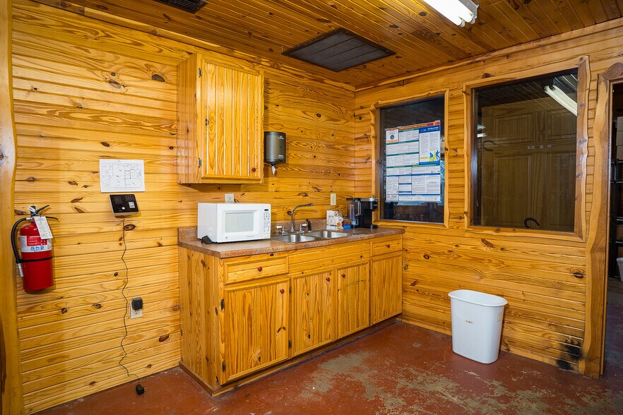 More Photos Of 13637 US Highway 287 N, Grapeland Food Processing For Sale