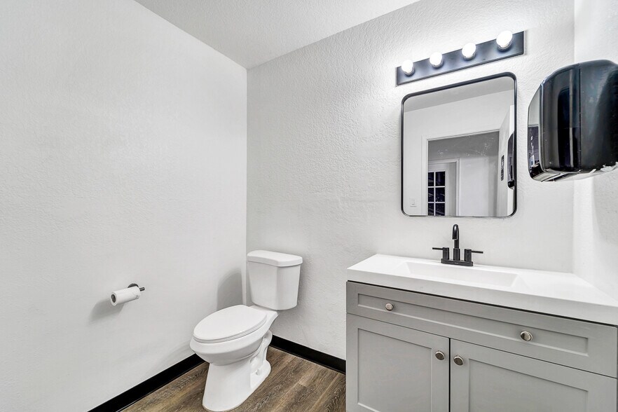 More Photos Of 7809 N 68th Ave, Glendale Warehouse For Sale