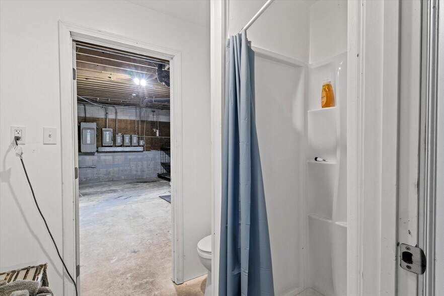 More Photos Of 1355 E Lafayette St, Tallahassee Veterinarian Kennel For Sale