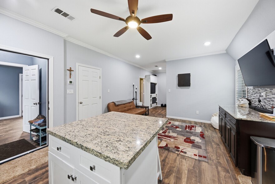 More Photos Of 518 Columbus Rd, Sealy Light Manufacturing For Sale