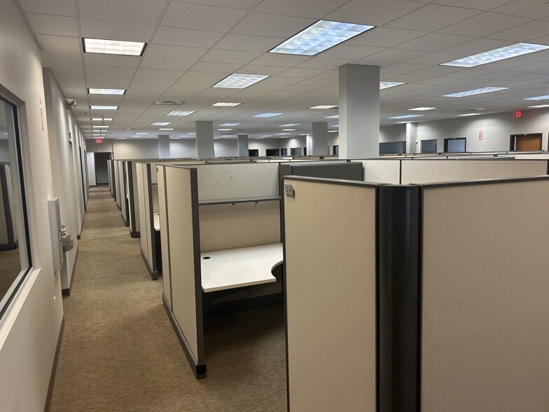 More Photos Of 13528 Prestige Pl, Tampa Loft Creative Space For Lease
