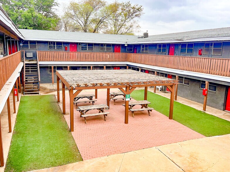 More Photos Of 1809 14th St, Lubbock Apartments For Sale