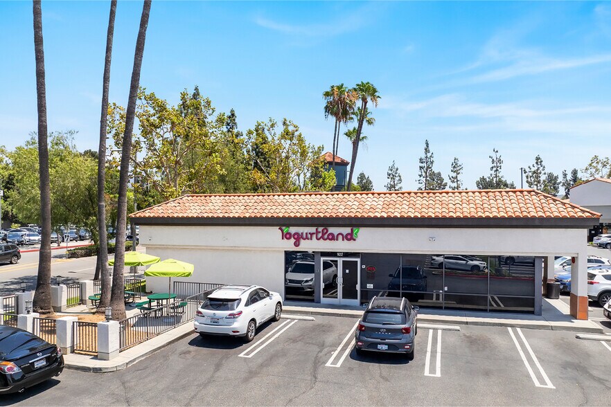 More Photos Of 390 N Citrus Ave, Azusa Storefront For Sale