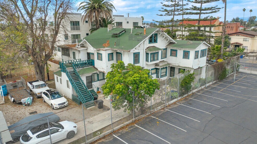 More Photos Of 1470 W Adams Blvd, Los Angeles Apartments For Sale