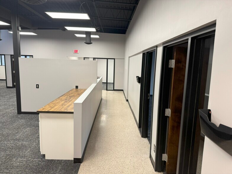 More Photos Of 10078 E Kemper Rd, Montgomery Unknown For Lease