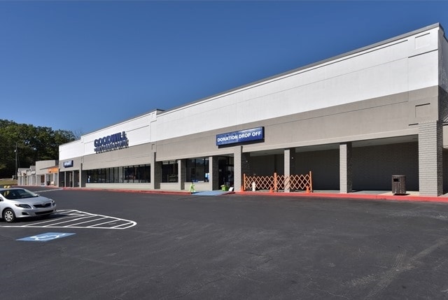 More Photos Of 2421-2423 Shallowford Rd, Marietta Unknown For Lease