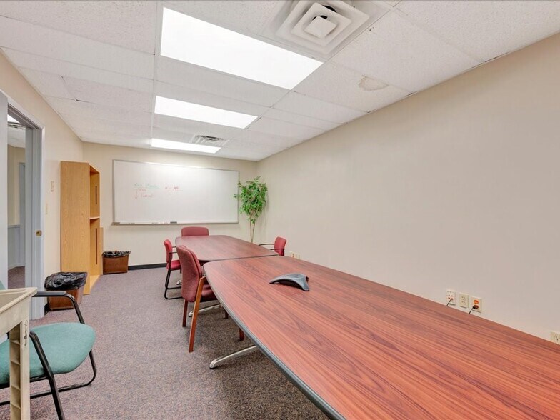 More Photos Of 321 N 1st St, Lufkin Office For Sale