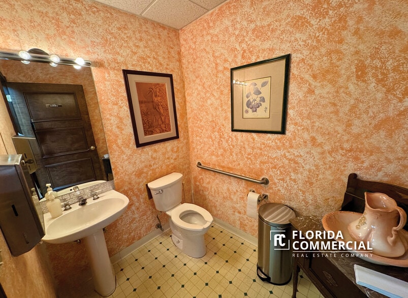 More Photos Of 1115 SE Ocean Blvd, Stuart Office Residential For Sale