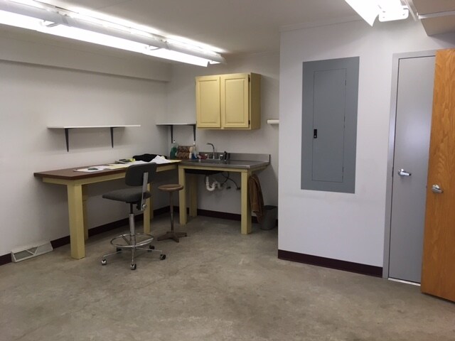 More Photos Of 590 Cardigan Rd, Shoreview Warehouse For Lease