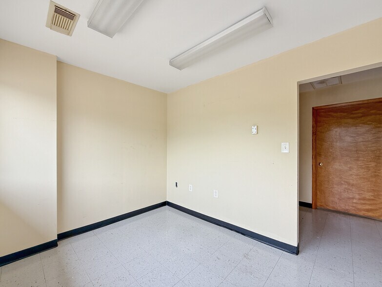 More Photos Of 700 61st St, Tuscaloosa Light Manufacturing For Lease