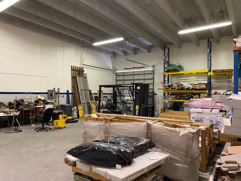 More Photos Of 352 Tall Pines Rd, West Palm Beach Warehouse For Lease