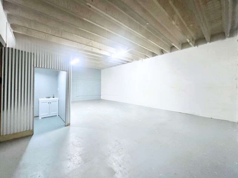 More Photos Of 1211 Okeechobee Rd, West Palm Beach Flex For Lease