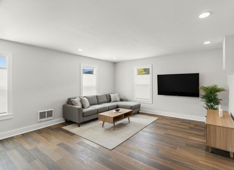 More Photos Of 218 5th Ave, Metaline Falls Storefront Retail Residential For Sale