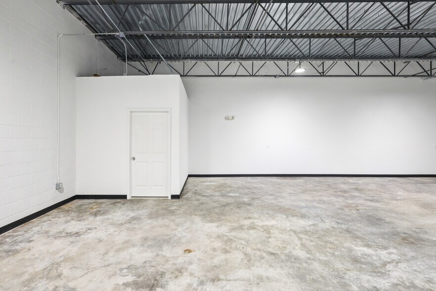 More Photos Of 1105 Colorado Ln, Arlington Unknown For Lease