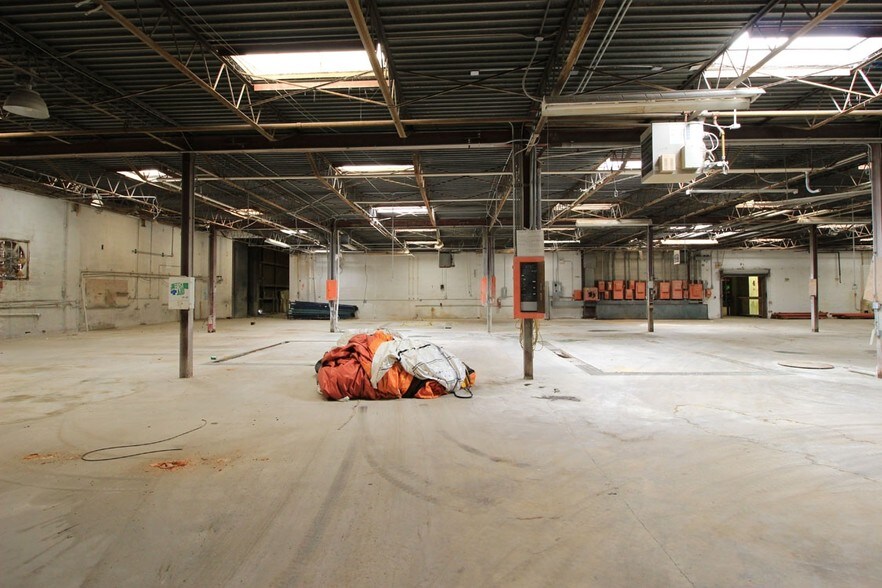 More Photos Of 66 W Colorado Ave, Memphis Warehouse For Lease