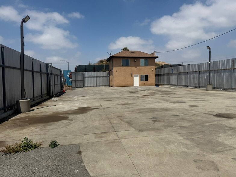 Primary Photo Of 413 W 131st St, Los Angeles Land For Lease