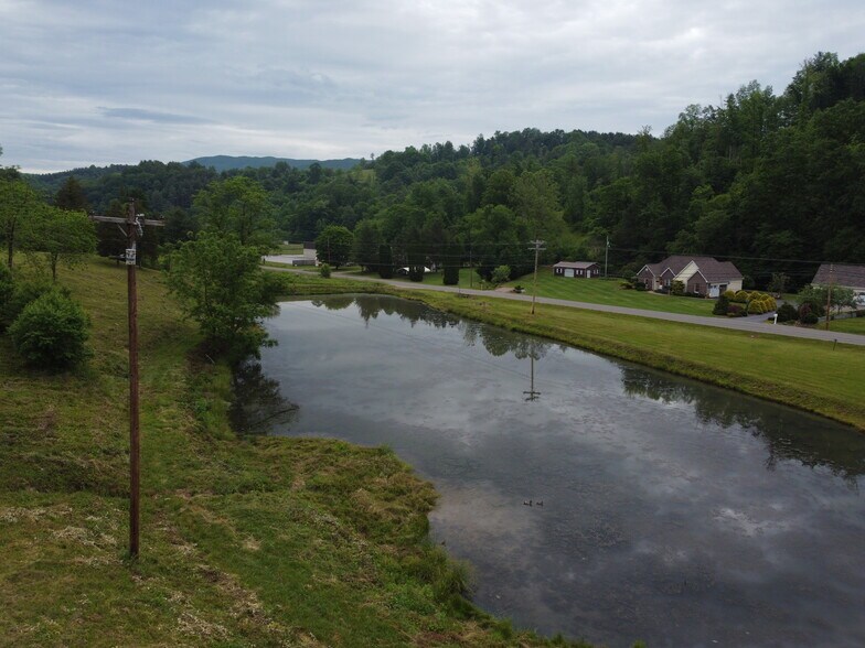 More Photos Of 6421 Highway 91 N, Laurel Bloomery Warehouse For Lease