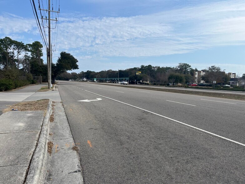 More Photos Of 609 Shipyard Blvd, Wilmington Office For Sale