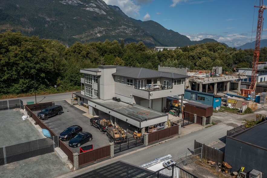 More Photos Of 37738 3 Av, Squamish Flex For Sale