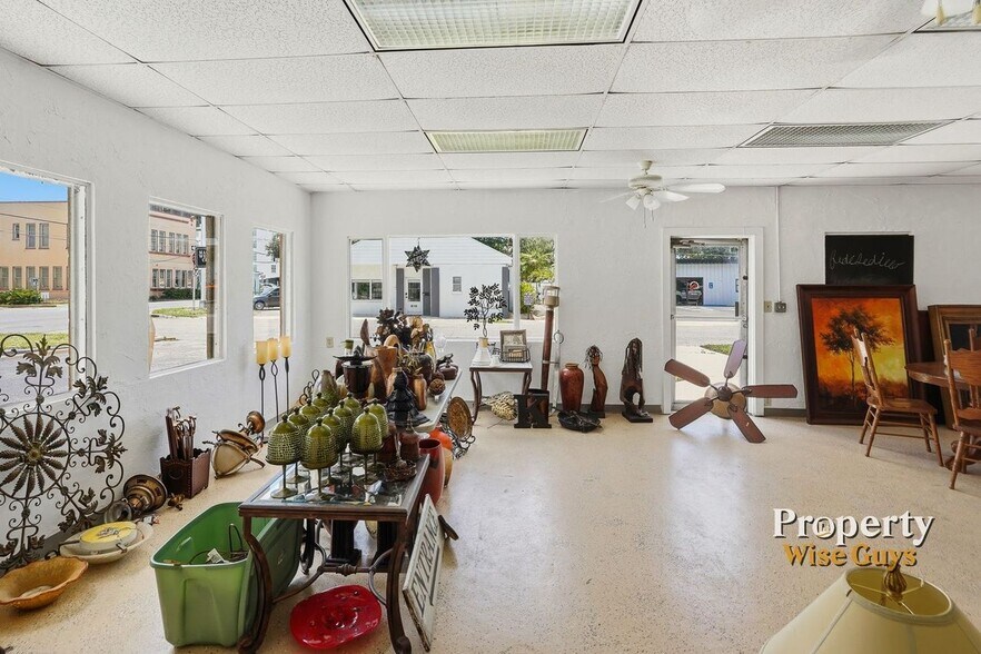 More Photos Of 617 10th St E, Bradenton Freestanding For Sale