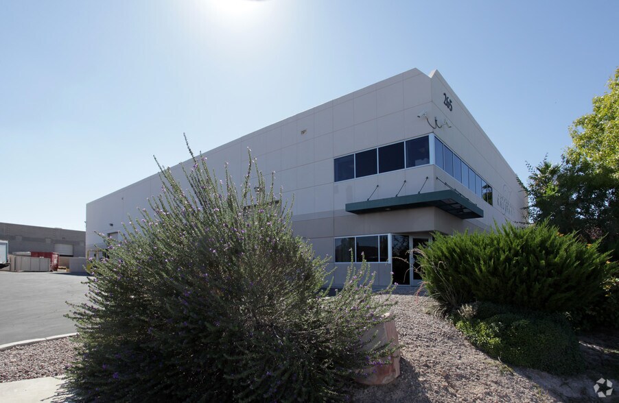 More Photos Of 265 Pilot Rd, Las Vegas Warehouse For Lease