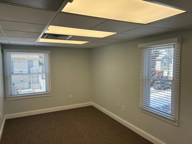 More Photos Of 52 Highland St, Worcester Office For Lease