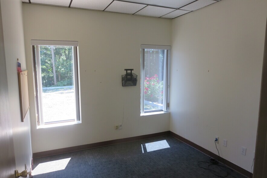More Photos Of 189 Main Rd, Riverhead Medical For Lease