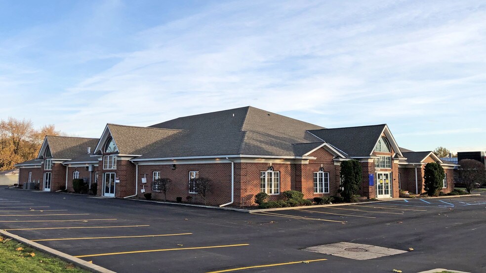More Photos Of 27070 Hoover Rd, Warren Medical For Lease