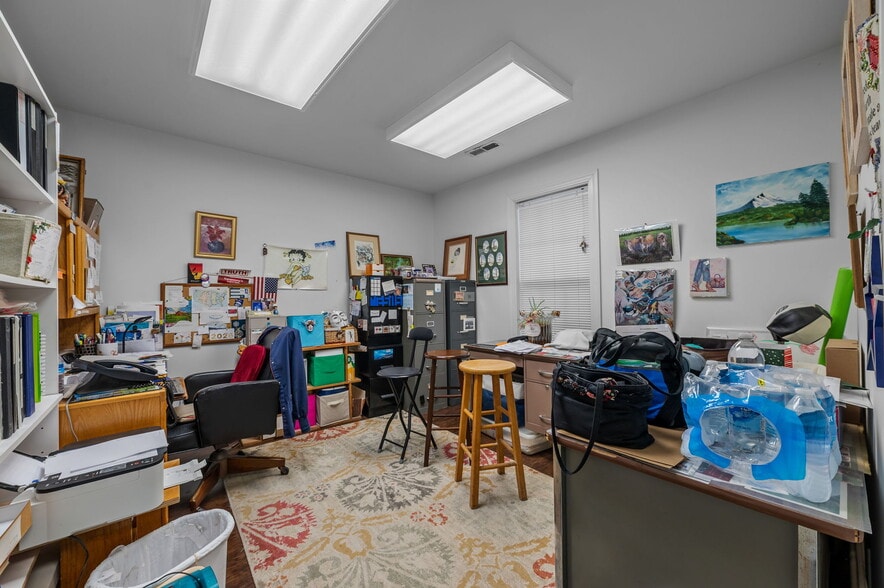 More Photos Of 125 Oakmont Dr, Greenville Office For Sale