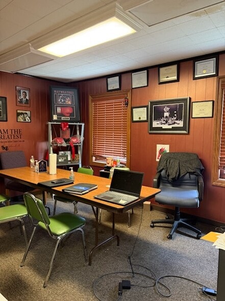 More Photos Of 203 W 2nd St S, Newton Office For Sale