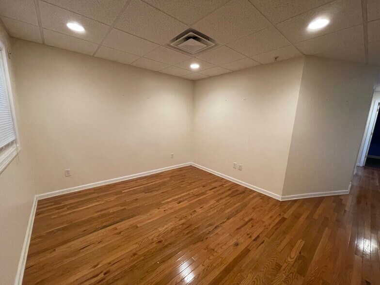 More Photos Of 344-350 Silas Deane Hwy, Wethersfield Medical For Lease