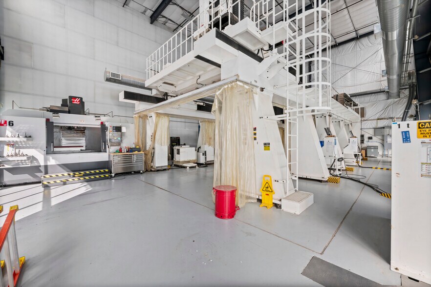 More Photos Of 9800 Campus Point Dr, San Diego Flex For Lease