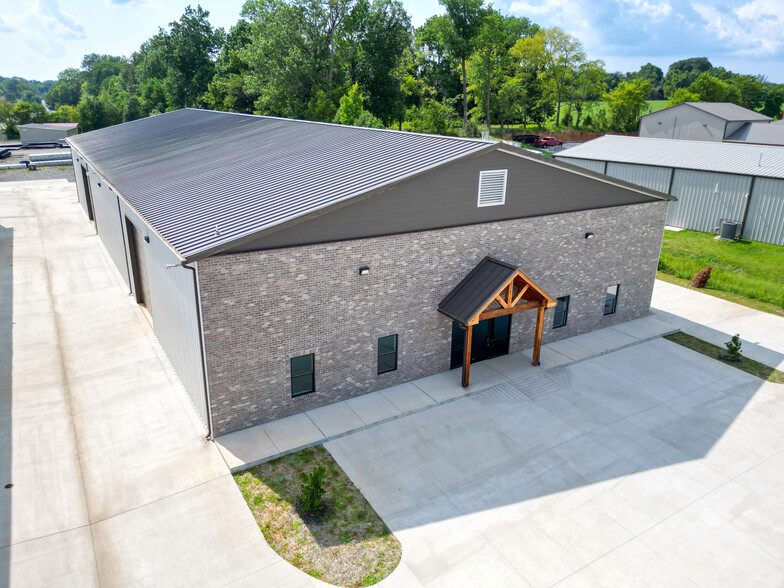 Primary Photo Of 100 Industrial Dr, Clarksville Warehouse For Lease