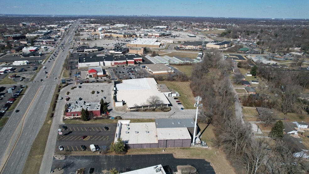 More Photos Of 645 N US Highway 31, Greenwood Freestanding For Sale