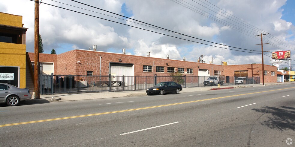 Primary Photo Of 5535 Cahuenga Blvd, North Hollywood Warehouse For Lease
