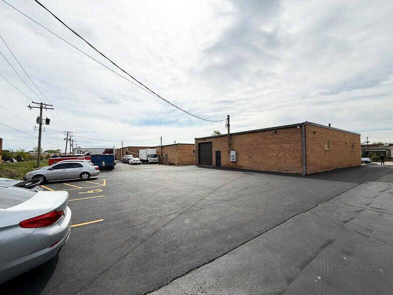 More Photos Of 1250 Jarvis Ave, Elk Grove Village Flex For Lease