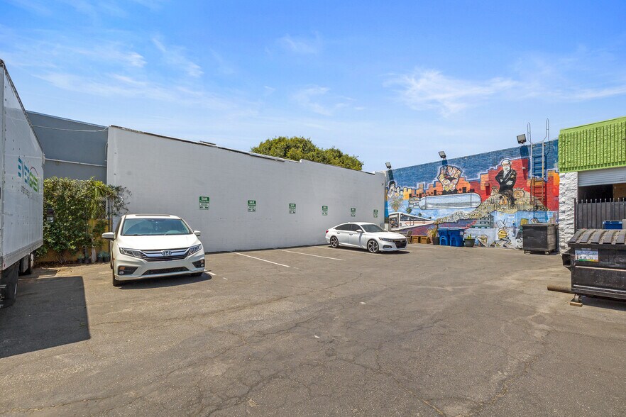 More Photos Of 148 W 32nd St, Los Angeles Warehouse For Lease