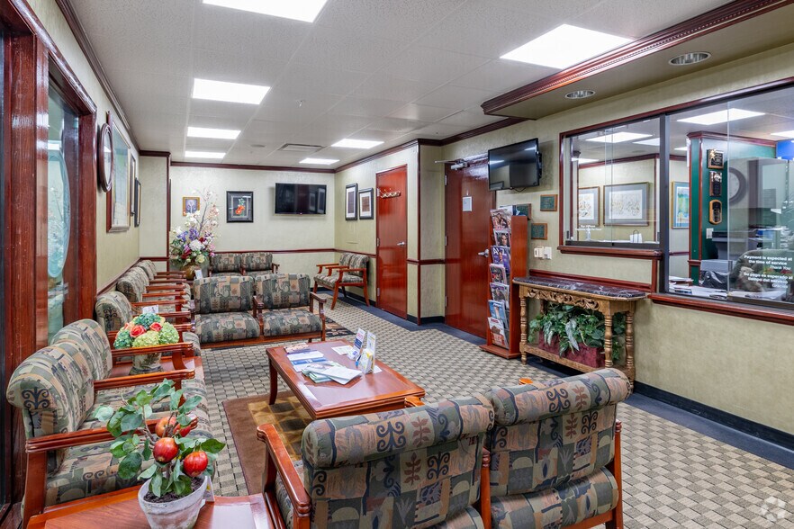 More Photos Of 4211 N Cicero Ave, Chicago Medical For Lease