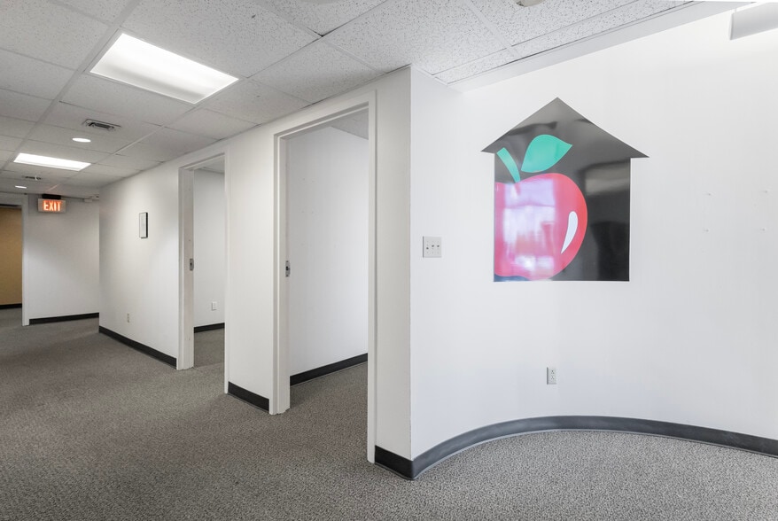 More Photos Of 421 S Beckham Ave, Tyler Medical For Lease