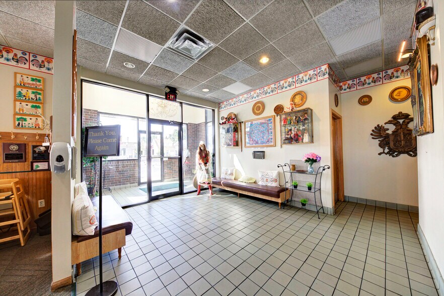 More Photos Of 1744 Biddle Ave, Wyandotte General Retail For Sale