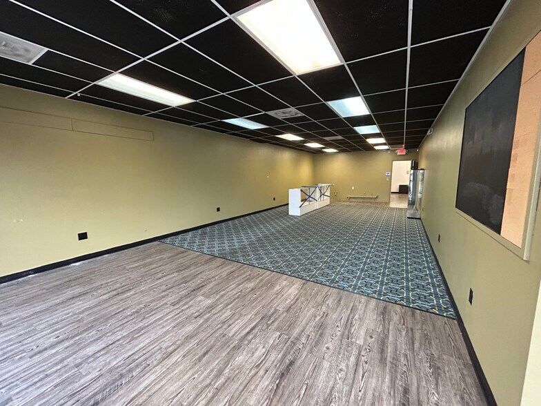 More Photos Of 1315-1325 W Sunshine St, Springfield Storefront For Lease