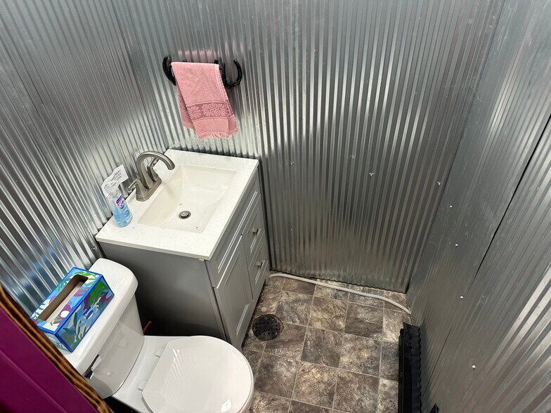 More Photos Of 1412 Central Ave W, Clarion Flex For Sale