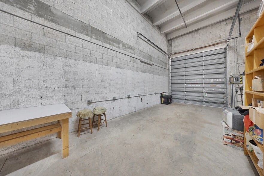 More Photos Of 7953-7967 NW 64th St, Miami Warehouse For Lease